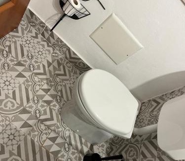 Castellero Apartment | Camera Orchidea con bagno privato
