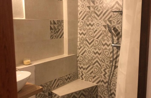 Castellero House | Camera Orchidea con Bagno privato