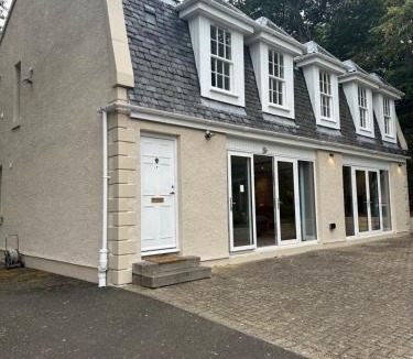 Ellemford House | Cameron Coach House Modern Property in Murrayfield Edinburgh
