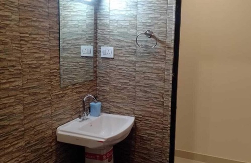 Paliyal Gaon Hotel | Camp Aquaforest