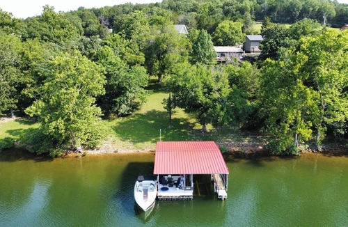 Shell Knob House | Camp Bob Table Rock Lake House -3 waterfront lots, easy walk down, close to town