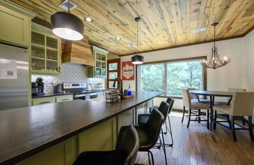 Broken Bow Cabin | Camp Canoe|Breathtaking Views|Sleeps 9