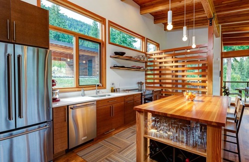 Leavenworth House | Camp Howard: A modern getaway in Leavenworth, WA minutes from Steven's Pass