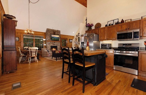 Deep Gap Cabin | Camp Sasquatch*3B/3BA*PetsOk*Pool