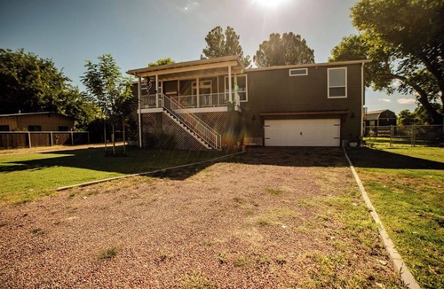 Camp Verde House | Camp Verde River Retreat on River,2 blocks to Downtown AC,WIFI, Kayaks, Fishing