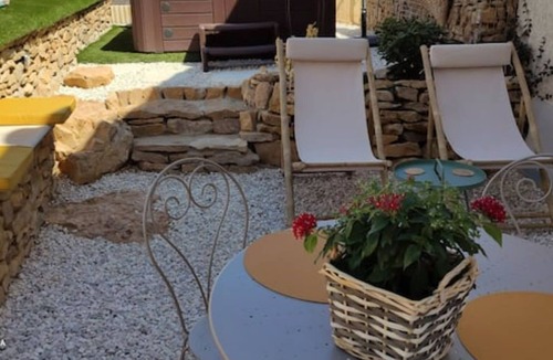Panossas House | Campagne et Jacuzzi . C'est Cosy le Bumble Bee !