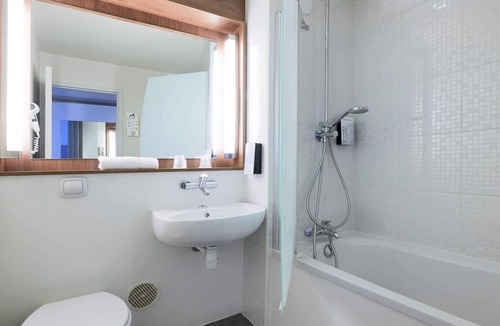 Mondeville Hotel | Campanile Caen Mondeville