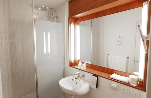 Vitrolles Hotel | Campanile Marseille Vitrolles Griffon