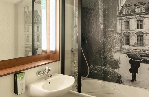 Saint-Laurent-de-Mure Hotel | Campanile NATURE - Lyon Airport