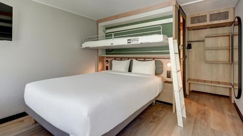 Les Ulis Hotel | Campanile NATURE Les Ulis