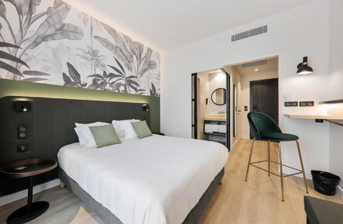 Porte Des Alpes - Mi Plaine - Manissieux Hotel | Campanile Smart Lyon Est - Eurexpo Bron Aviation