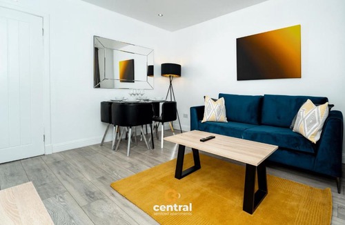 Glenisla Apartment | Campbell by CENTRAL SERVICED APARTMENTS - 2 Bedrooms - Monthly & Weekly Bookings Welcome - FREE Street Parking - 2 Double Beds - WiFi - Smart TVs in Rooms