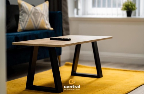Glenisla Apartment | Campbell by CENTRAL SERVICED APARTMENTS - 2 Bedrooms - Monthly & Weekly Bookings Welcome - FREE Street Parking - 2 Double Beds - WiFi - Smart TVs in Rooms