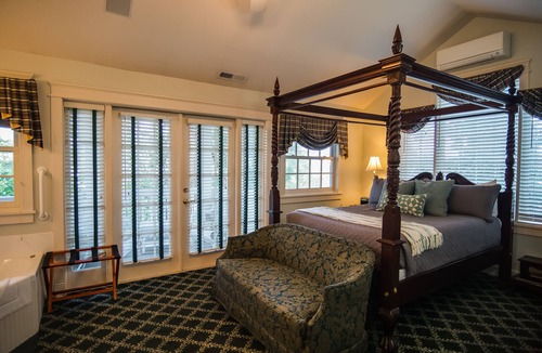 Market District Bed & Breakfast | Campbell House Inn