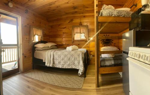 Stanton House | Campfire Cabin, Red River Gorge, KY, River Access & Views