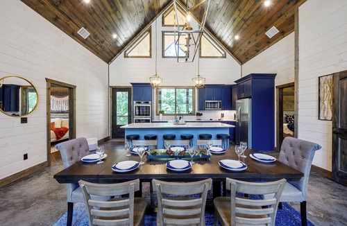 Pickens Cabin | Campfire Stories | Luxury Family Cabin w/Pool + Game Room + Sleeps 20