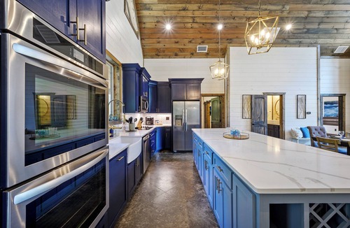 Pickens Cabin | Campfire Stories | Luxury Family Cabin w/Pool + Game Room + Sleeps 20