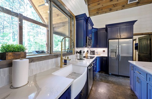 Pickens Cabin | Campfire Stories | Luxury Family Cabin w/Pool + Game Room + Sleeps 20