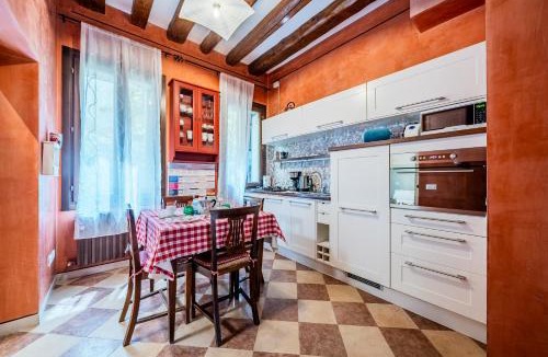Dorsoduro Apartment | Campiello Tron