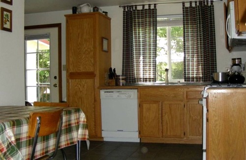 Lewiston House | Camping Cabin Perfect for Families near the Shasta-Trinity National Forest, California