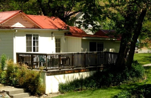 Lewiston House | Camping Cabin Perfect for Families near the Shasta-Trinity National Forest, California