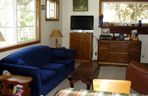 Lewiston House | Camping Cabin Perfect for Families near the Shasta-Trinity National Forest, California