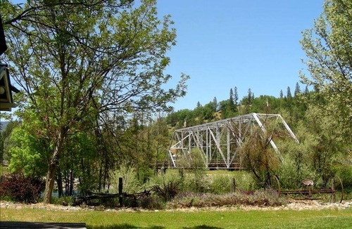 Lewiston House | Camping Cabin Perfect for Families near the Shasta-Trinity National Forest, California