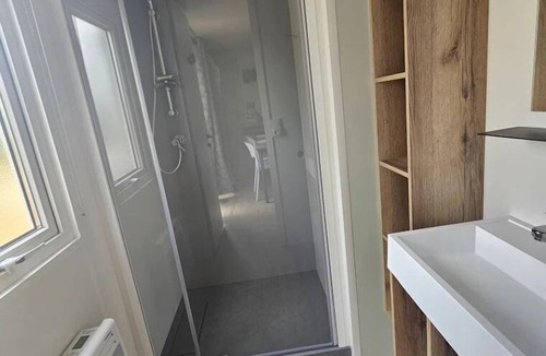 Charlieu House | Camping - ccbbifd - Three Bedroom Apartment, Sleeps 6
