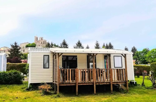 Saint-Bonnet-le-Chateau House | Camping de la Belle Etoile * - Woody 25 luxury safari tent for 4 people including sanitary facilities and kitchen. 4 people