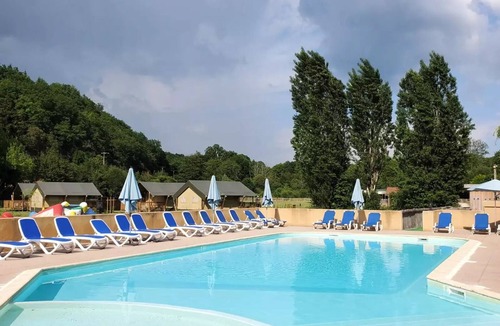 Marcillac-Saint-Quentin House | Camping Le Pont de Mazerat * - New 2023! Mobil home Louisiana 32m2 - At the heart of a premium plot! 2 bedrooms-Large terrace 4 people