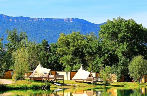 Chatillon-en-Diois House | Camping Le Lac Bleu* - Floating Blue Island 2 rooms 2 people Without sanitary facilities