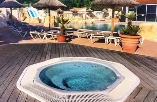 Saint-Georges-d'Oleron Ski Chalet | Camping Les Gros Joncs ***** - Chalet for 4 People