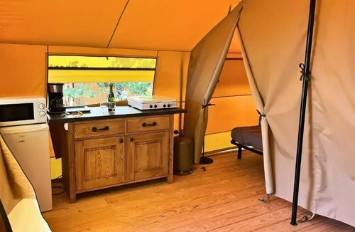 Saint-Saturnin-les-Apt House | Camping maeva Escapades Le Domaine des Chênes Blancs * - Canvas Bungalow 3 Rooms 5 People Without Sanitary