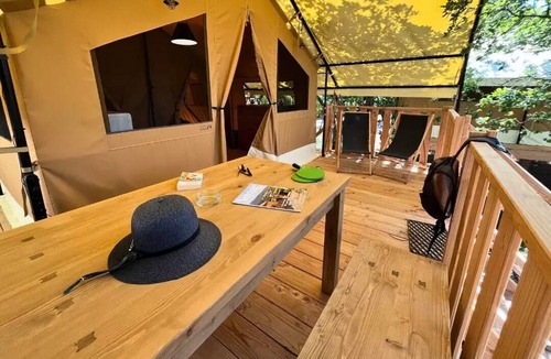 Saint-Saturnin-les-Apt House | Camping maeva Escapades Le Domaine des Chênes Blancs * - Canvas Bungalow 3 Rooms 5 People Without Sanitary