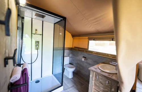 Target RV Rental | Camping maeva Escapades Domaine des Grandes Côtes * - 2-Room Safari Lodge Tent for 4 People (2 adults + 2 children under 12 years old)