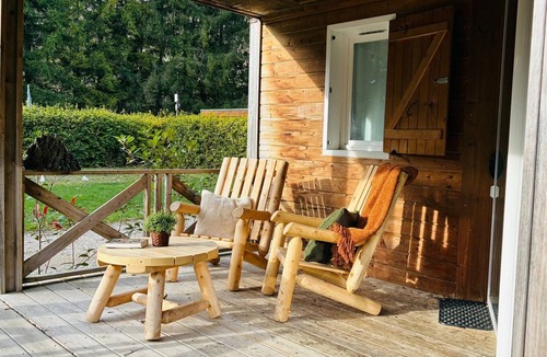 Chezery Forens Ski Chalet | Camping nature 3 étoiles avec piscine - bord de rivière