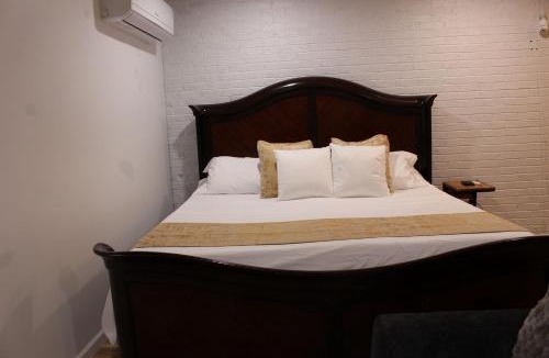 Elkins Apartment | CampRV Lookout Studio Apartment Peaceful Scenic Escape