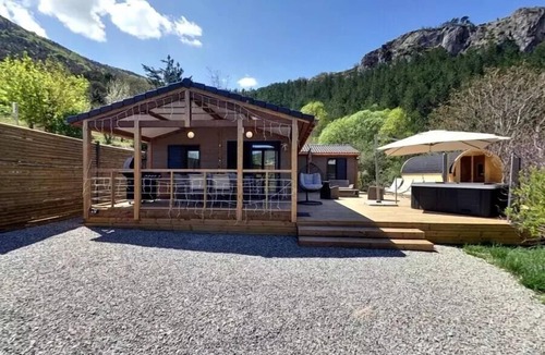 Orpierre Ski Chalet | Campsite Les Princes d'Orange * - Chalet Exception SPA - 3 bedrooms including 2 master bedrooms - sheets, towels and plancha 8 persons