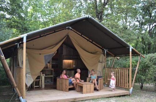 Servies House | Campsite Saint Pierre de Rousieux**** - Lodge Safari 3 Rooms 4 People Without shower
