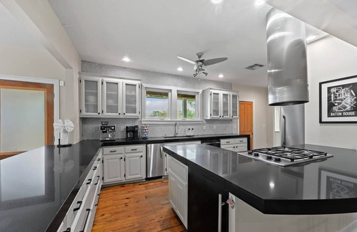 Highlands - Perkins House | Campus Maison- Luxury LSU Retreat - Steps to Tiger Stadium