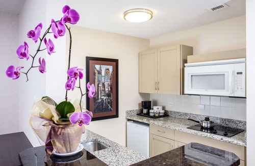 Edmonton Hotel | Campus Tower Suite Hotel