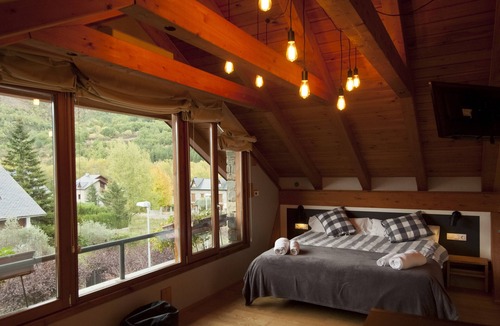 Montardit de Baix Cottage | Can Congost is a typical Catalan Pyrenean house of 240m with 5 bedrooms and 5 bathrooms.