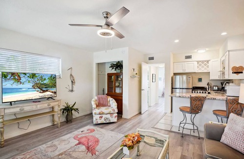 Gulfport Condo | Can't Beat the Location~ Pet Friendly~ Parking Available~ 1BR Beach Quarters #5