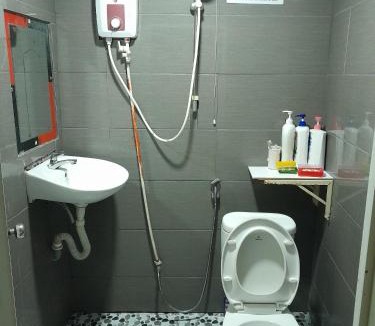 Binh Thuy Hostel | Can Tho Riverside Hostel