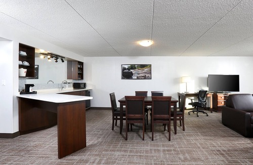 Regent Hotel | Canad Inns Destination Centre Club Regent Casino Hotel
