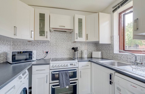 Rotherhithe Apartment | Canada Water 2-bed Flat, Sleeps 6 w/Free Parking