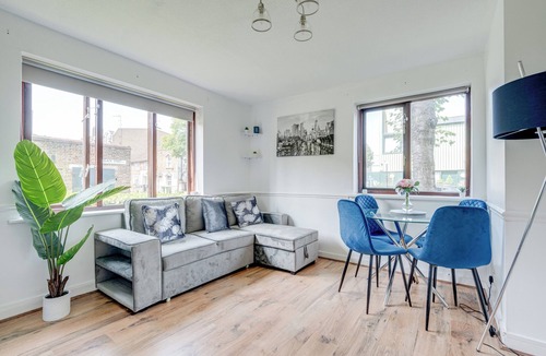 Rotherhithe Apartment | Canada Water 2-bed Flat, Sleeps 6 w/Free Parking