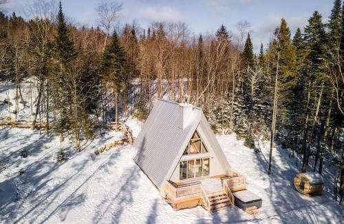 Ste-Lucie-des-Laurentides House | Canadian Classic - Spa - Sauna - Fire - Forest