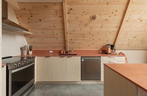 Ste-Lucie-des-Laurentides House | Canadian Classic - Spa - Sauna - Fire - Forest