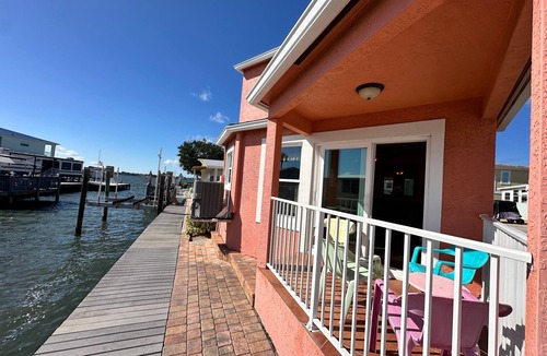 Nettles Island House | Canal front 1 bed 1 bath canal front home on the Intracoastal
